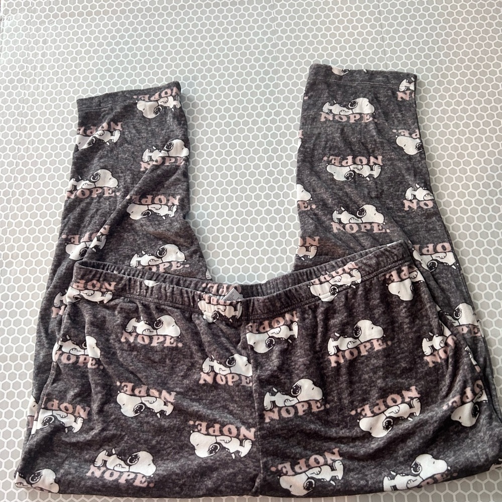 Snoopy Gray & Pink Plush PJ Bottoms

Size XXL - Picture 2 of 4